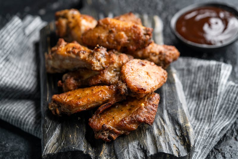 Crispy chicken wings with dipping sauce